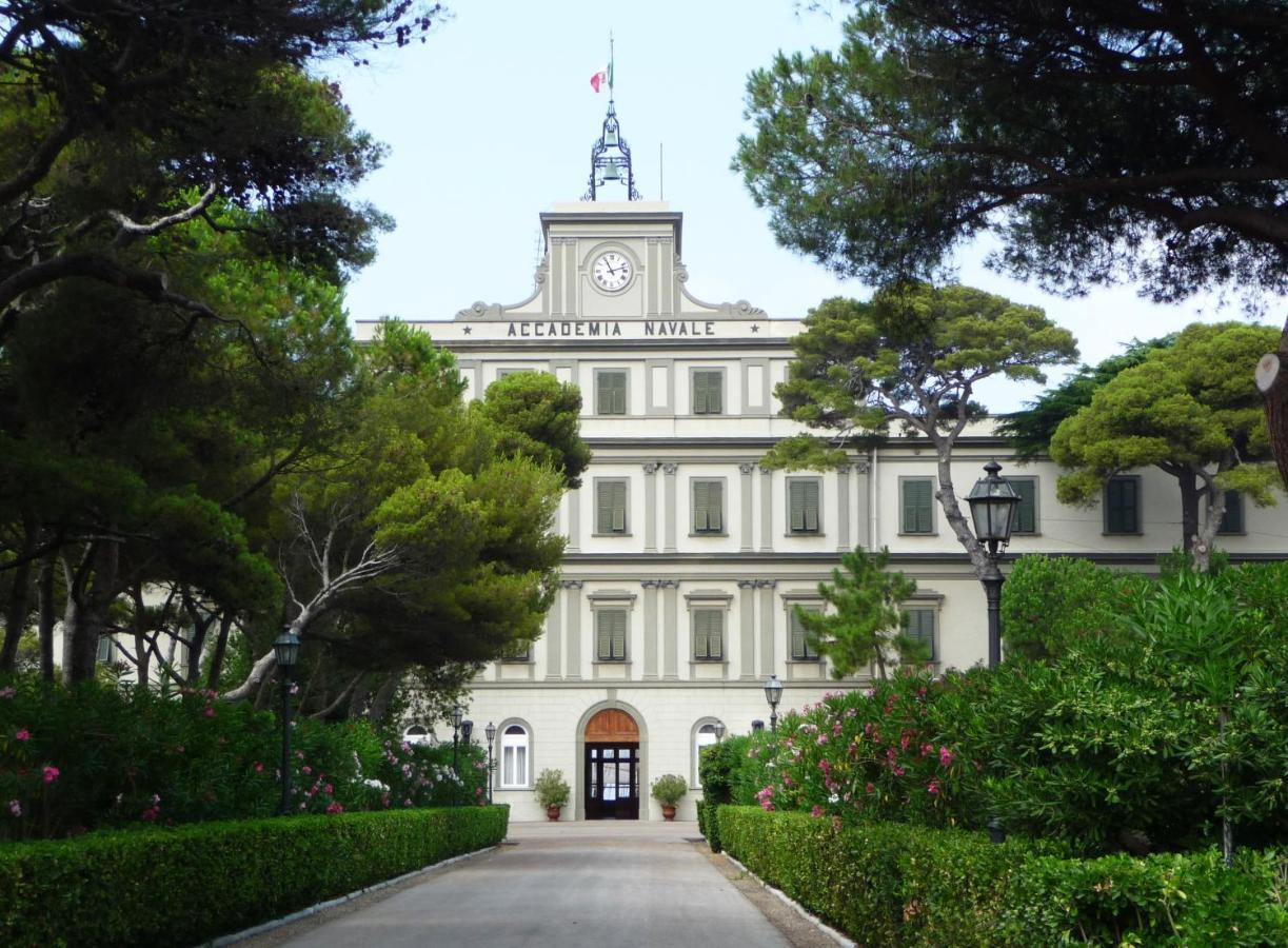Sunnyside Accademia Apartment Livorno Bagian luar foto